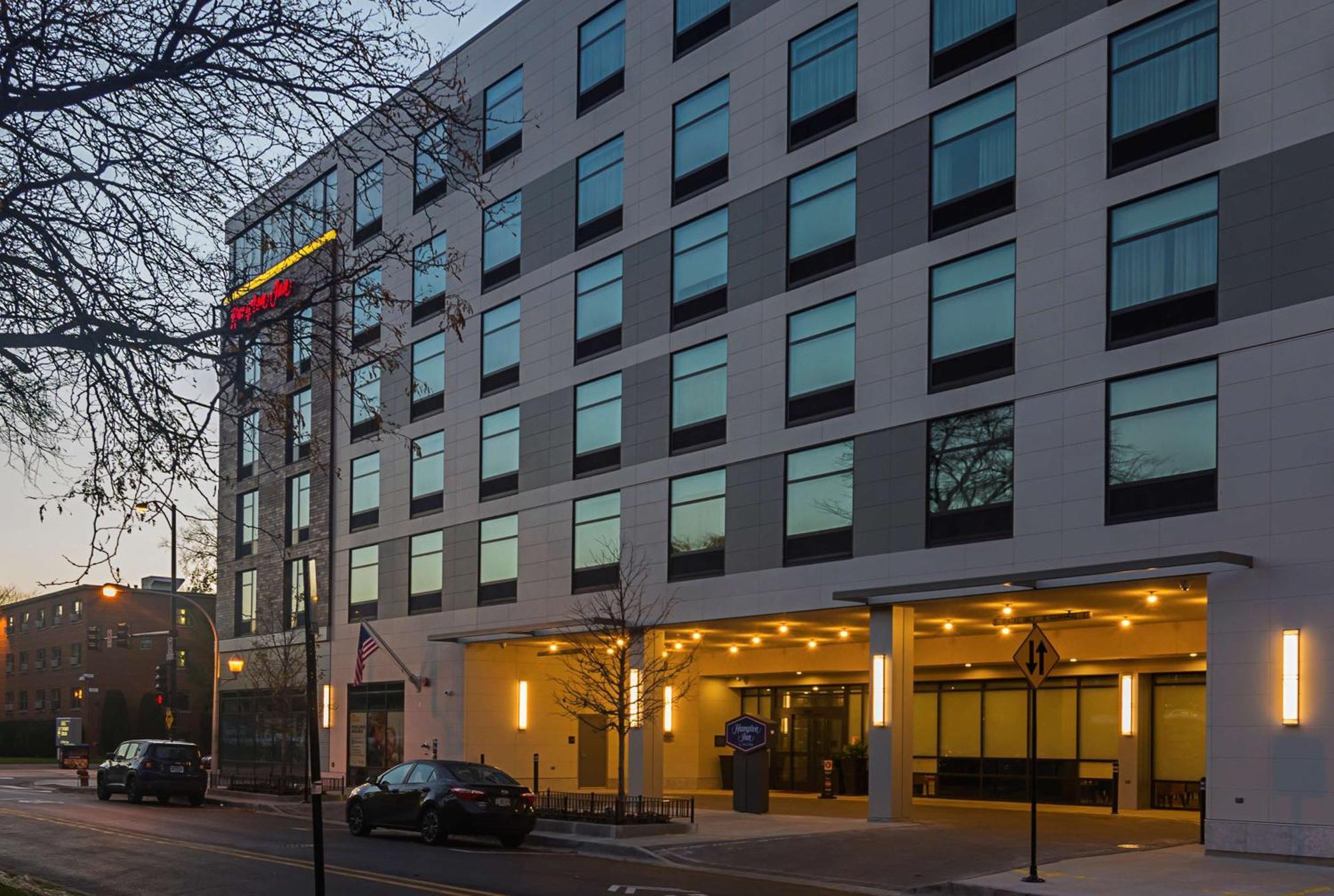 Hampton Inn Chicago North-Loyola Station, Il Exterior photo